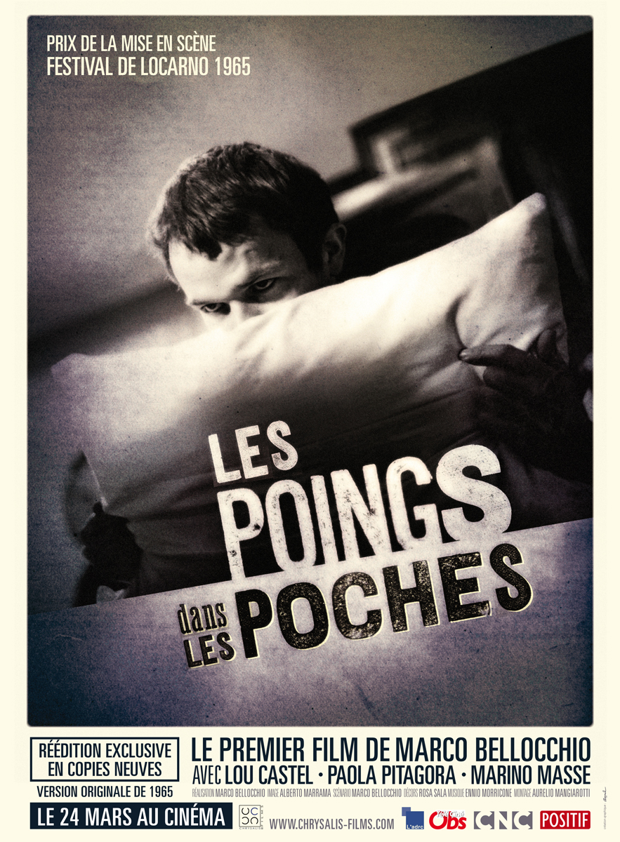 Les poings dans les poches